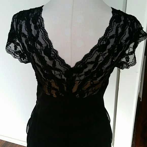 Black dress - Picture 4 of 4